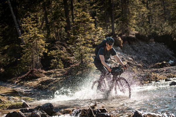 Giant Revolt E+ 2022