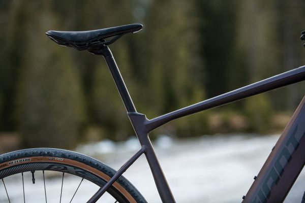 Giant Revolt E+ 2022