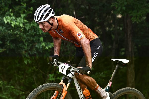 OH Tokio 2020 - zlomený Mathieu van der Poel