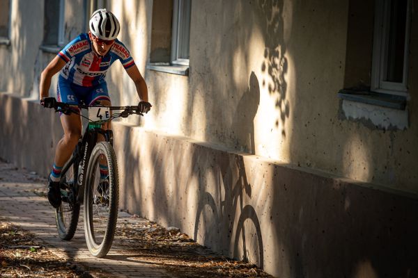 ME XCO 2021 - štafety - okruh v Novém Sadu vede netradičními místy