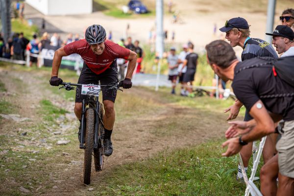 MČR XCO 2021 - Martin Haman dává lekce sebetrýzně