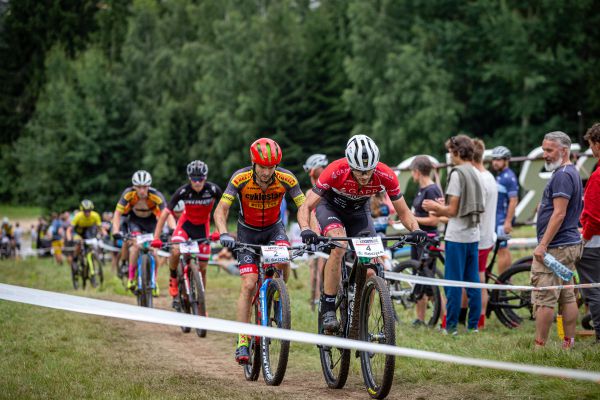 MČR XCO 2021 - hon na medailové posty