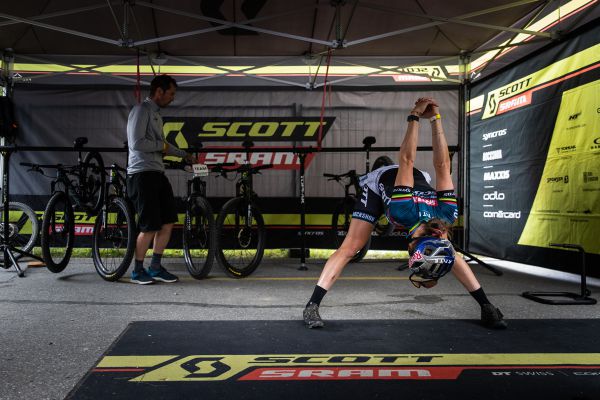 Ranní rozcvička s Kate Courtney