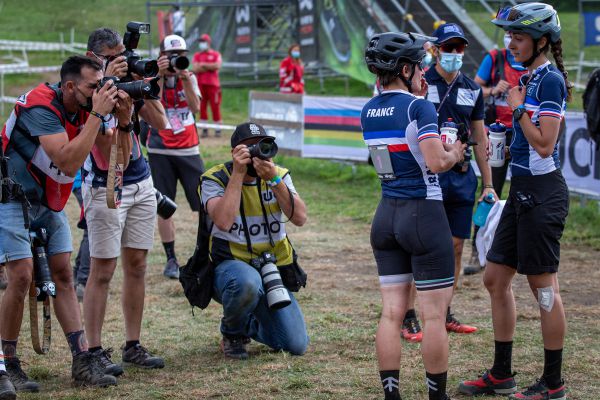 MS 2021 - e-MTB - vyšší dáma je stříbrná Laura Charles