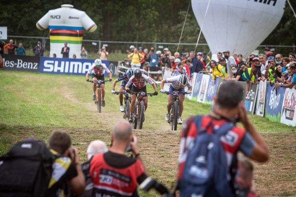 MS 2021 - short track - Sina Frei těsně poráží Evie Richards