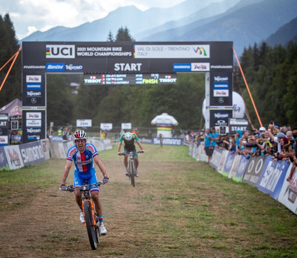 MS 2021 - short track - Ondra Cink v cíli