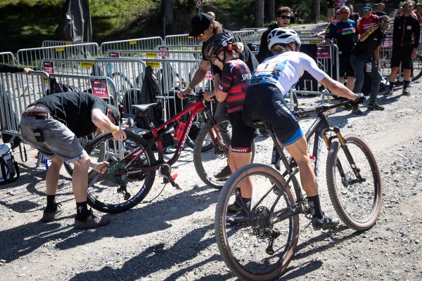 Defekt v posledním kole připravil Sinu Frei o bronz