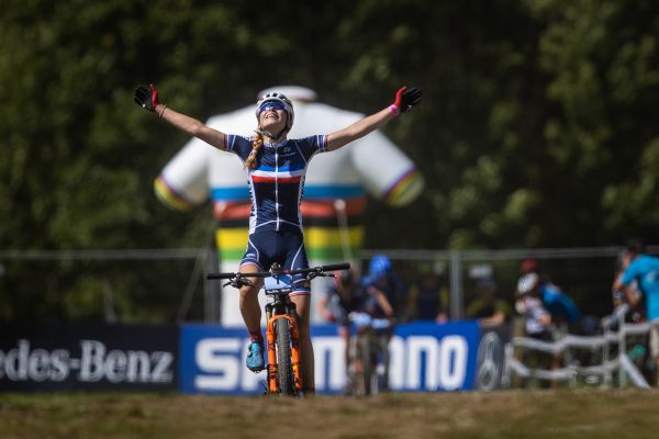 MS 2021 - junioři - vloni pátá, letos první. Line Burquier