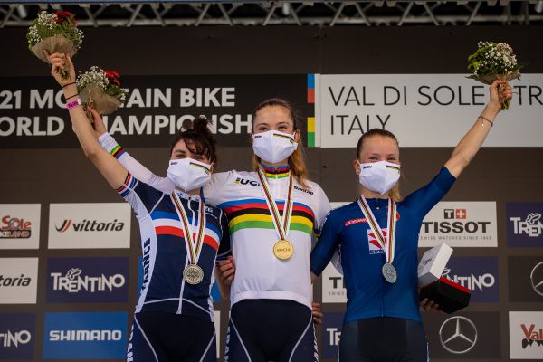 MS 2021 - junioři - trojice nejlepších juniorek