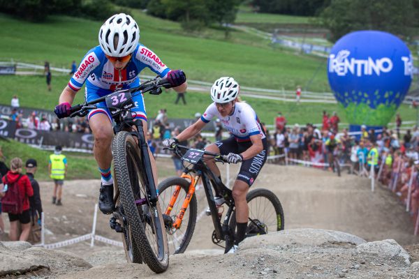 MS 2021 - short track - Jana Czeczinkarová a Janka Števková