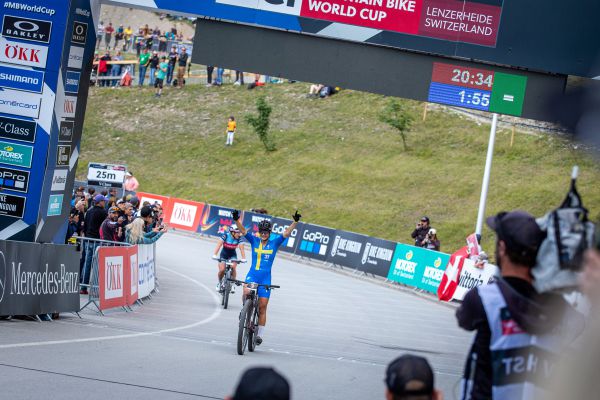 SP Lenzerheide 2021 - Jenny Rissveds vítězí před Evie Richards