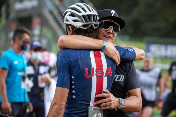 MS 2021 - e-MTB - radost šéfa týmu Specialized Benna Willeita