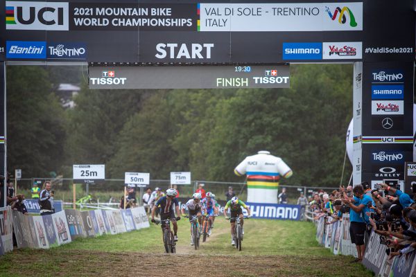 MS 2021 - short track - Christopher Blevins ještě kontroluje pozici