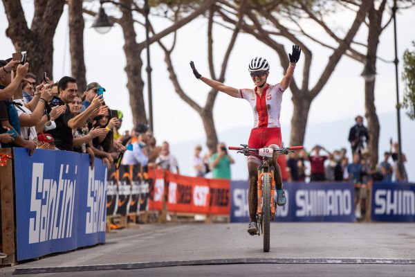 Maja Wloszczowska naposledy projíždí cílem