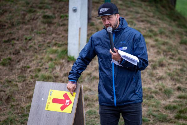 Michal Berka dává pokyny