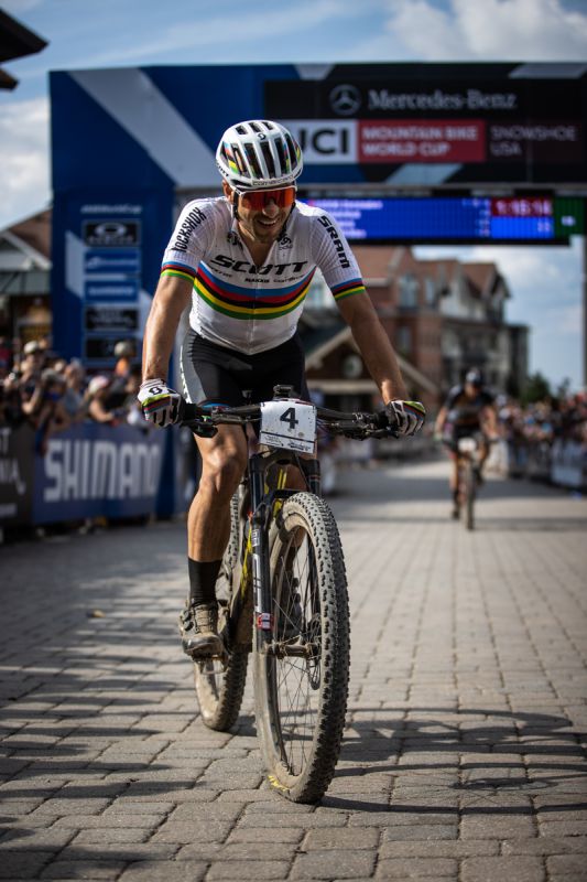 Nino Schurter s prázdným kolem