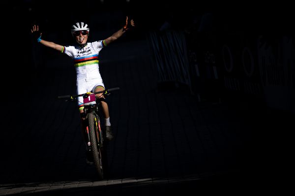 Mona Mitterwallner slaví 6 triumf ze 6