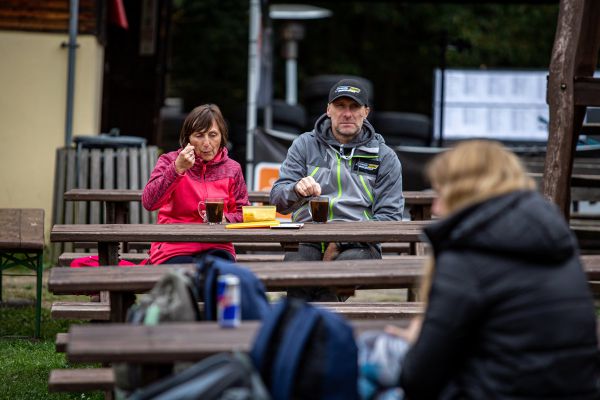 Paprstkovi přijelil na kávu. Jo a zafandit mladejm