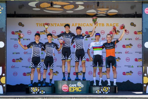 Cape Epic 2021 - 1. etapa - další bronz pro Martina a Andrease