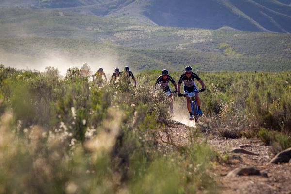 Cape Epic 2021 - 1. etapa - oba týmy Bulls byly dnes hodně aktivní