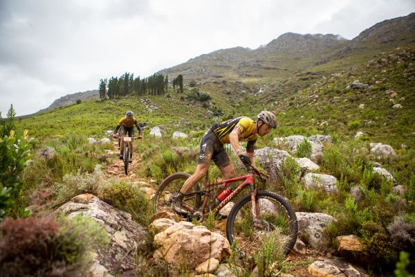 Cape Epic 2021 - 6. etapa - Jordan Sarrou a Matt Beers si sedli skvěle