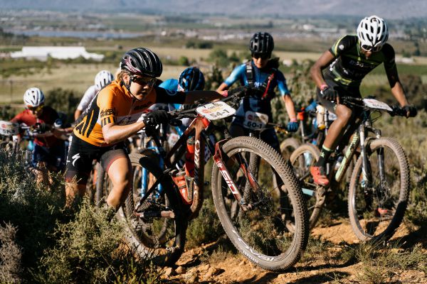 Cape Epic 2021 - 2. etapa - místy se tlačilo