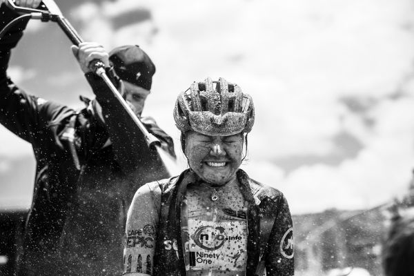 Cape Epic 2021 - 6. etapa - pozávodní sprška