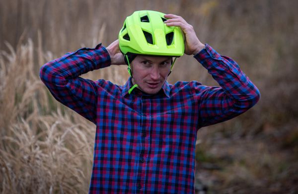 Přilba Fox Mainframe