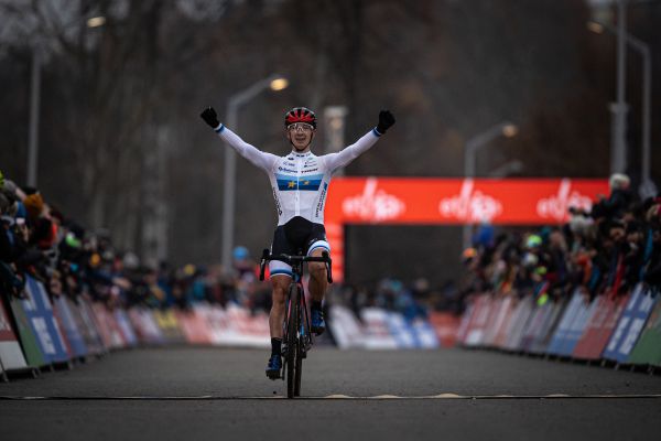 Lars van der Haar vítězí