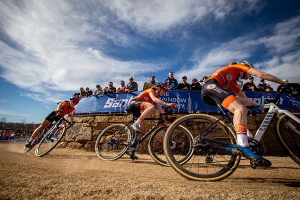 Fayetteville 2022 - neděle - honička tulipánů