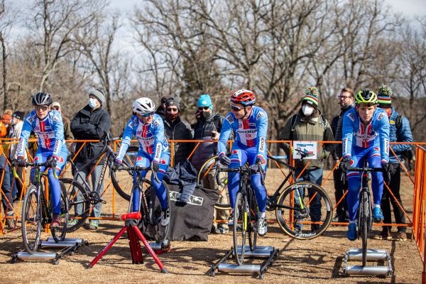 Fayetteville 2022 - štafety - české kvarteto Zemanová, Nash, Boroš a Fiala