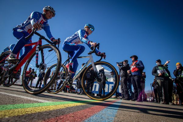 Fayetteville 2022 - sobota - Bára Jeřábková a Vanda Dlasková