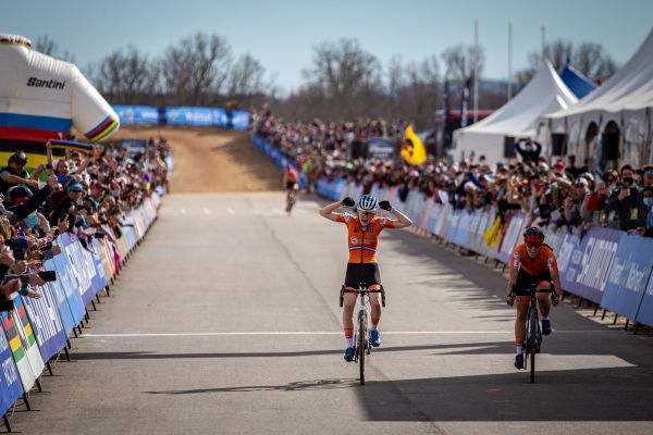 Fayetteville 2022 - neděle - Puck Pieters vyhrála sotva o pověstnou píď