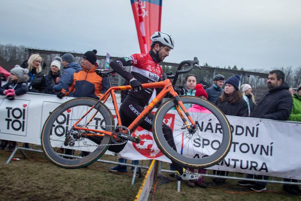 MČR v cyklokrosu 2022 - Škarna skáče jako zamlada