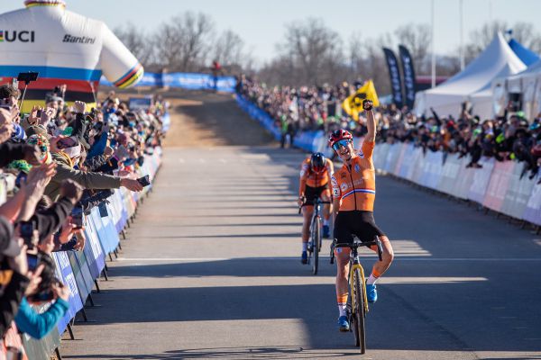 Fayetteville 2022 - sobota - osmý titul Marianne Vos