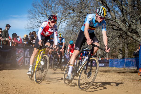 Fayetteville 2022 - neděle - tady ještě Švýcar Jan Christen netuší, že se brzy stane mistrem světa