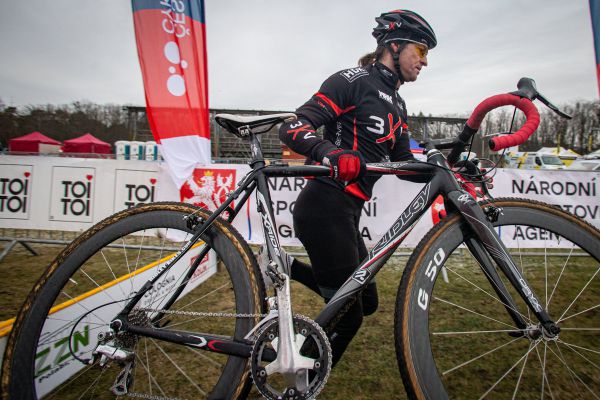 MČR 2022 - Kolín trénink - nejstarší účastník Václav Metlička bez kotoučů...