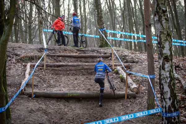 MČR 2022 - Kolín trénink - schody až ke stehnům...