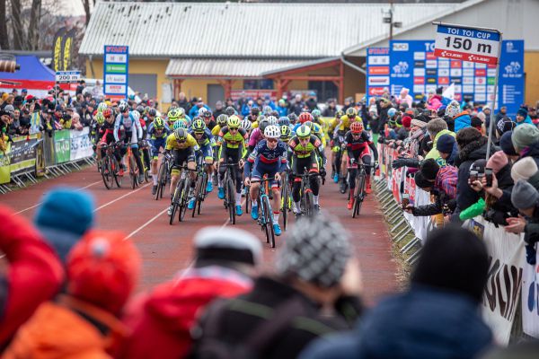 MČR v cyklokrosu 2022 - start nejlépe vyšel Matěji Stránskému