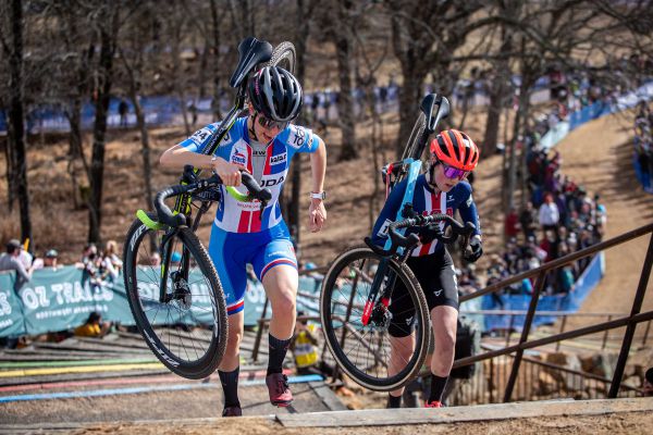 Fayetteville 2022 - neděle - nerozlučná dvojka závodu U23