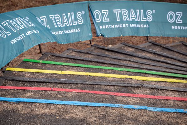 Fayetteville 2022 - den 1. - schody jsou stejně vysoké, ale rozdílně dlouhé