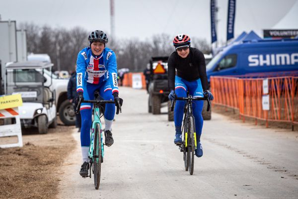 Fayetteville 2022 - den 2. - Julia Kopecky a Michael Boroš mají po tréninku