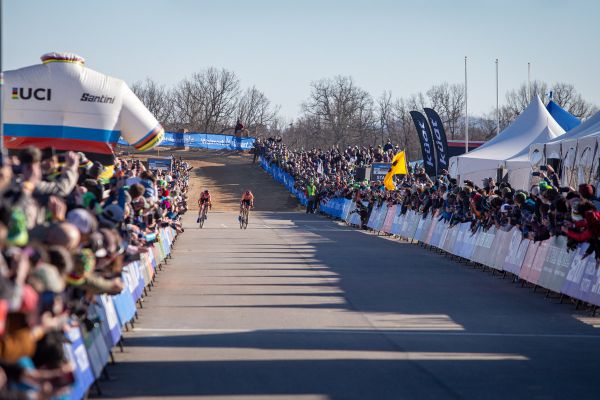 Fayetteville 2022 - sobota - a jdeme do finále