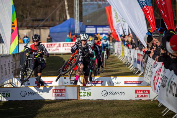 MČR v cyklokrosu 2022 - Nikola Bajgerová diktovala v 1. kole tempo