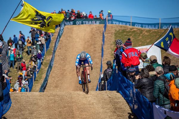 Fayetteville 2022 - sobota - stíhací jízda v podobě Katky Hladíkové