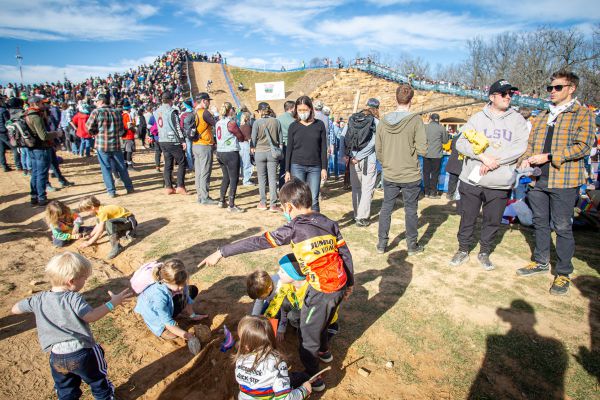 Fayetteville 2022 - neděle - bylo teplo. jako fakt teplo