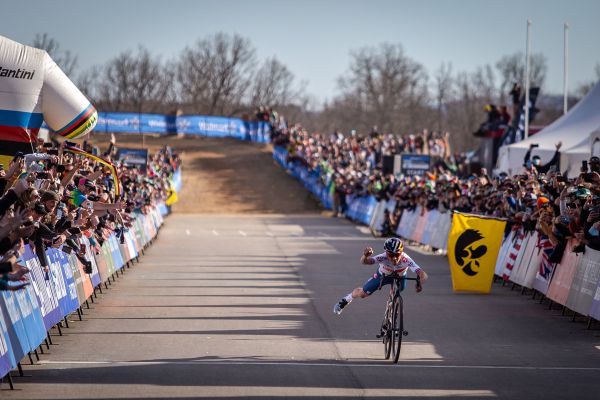 Fayetteville 2022 - neděle - a zakončil stylově poamericku - supermanem