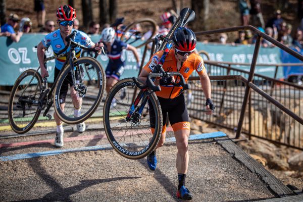 Fayetteville 2022 - neděle - Lars van der Haar a Eli Iserbyt