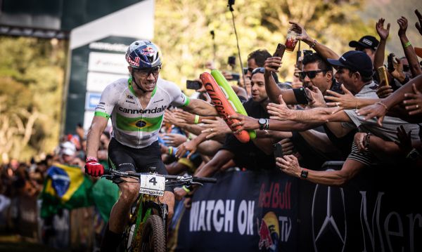 Dojatý a zklamaný Henrique Avancini