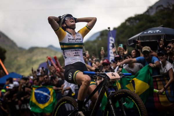 Rebecca McConnell vyhrává svůj první závod SP